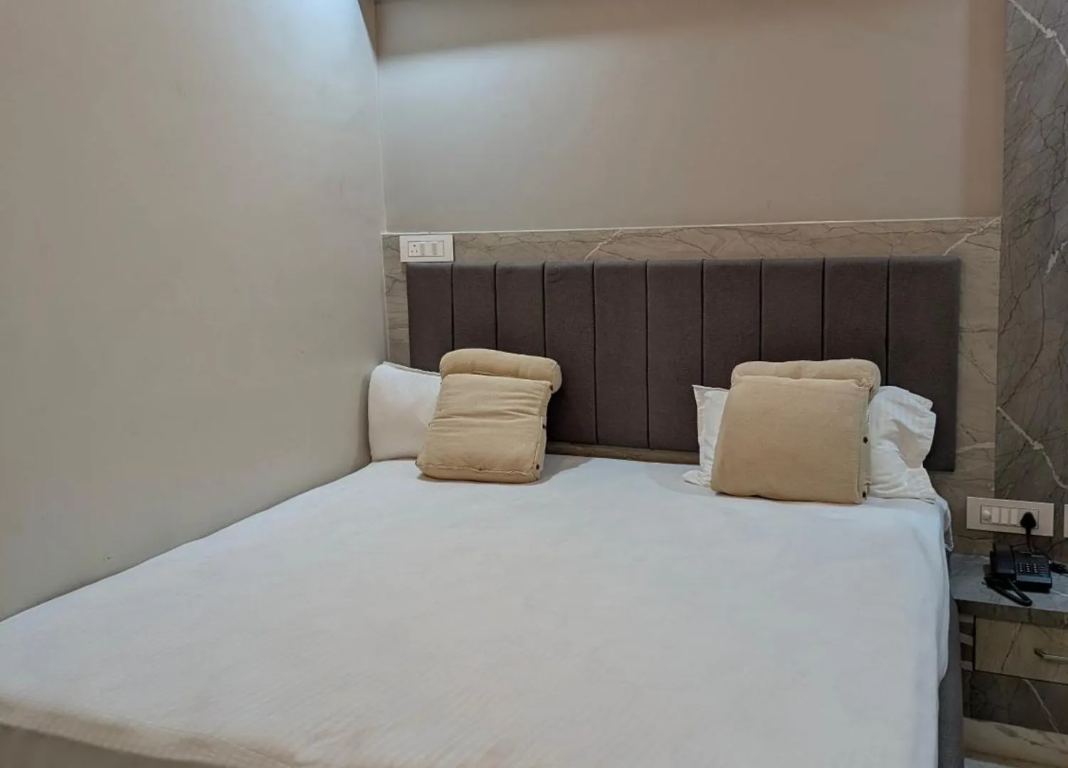 Hotel Haritwal Guest House Varanasi